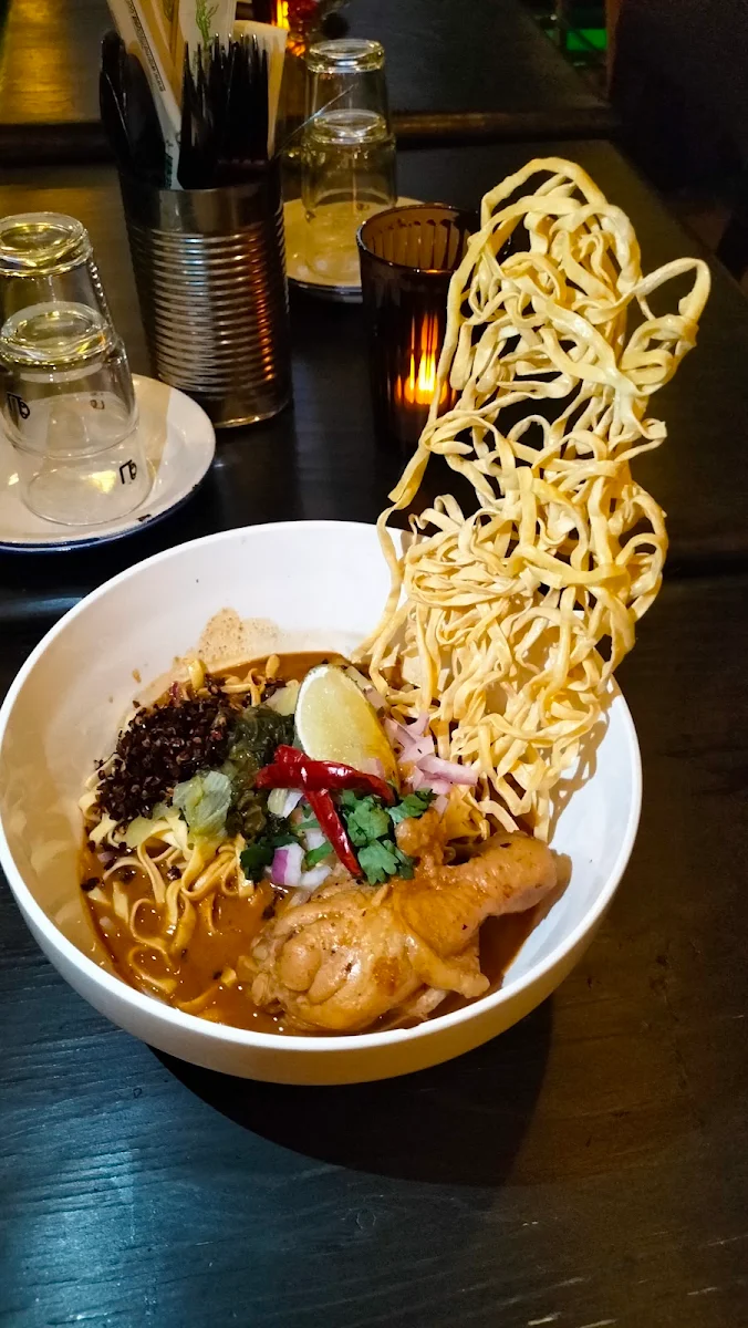 ข้าวซอยเนื้อรมควัน khao soi nua rom khwan